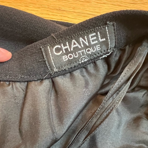 Classic Black Vintage Chanel Pencil Skirt with gold Chanel button - Picture 10 of 10